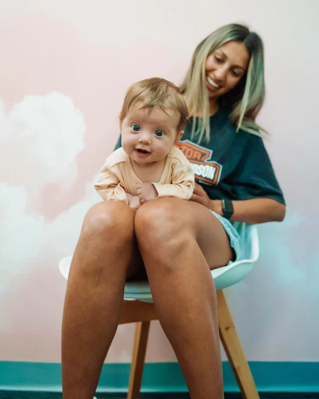 👶🏽Tummy time is essential for your baby’s physical development—helping build neck, shoulder, and core strength while also supporting motor skill milestones. Did you know you don't need to place your LO on their tummy to build strength? As Paediatric Physios, we have a variety of tools and ideas to achieve strength if your little onesie tolerating tummy time🙌🏽💕